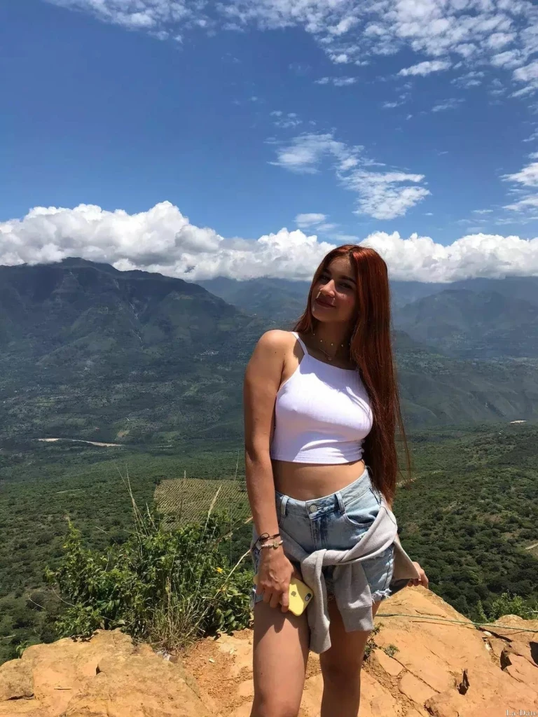 Vanessa, 19
