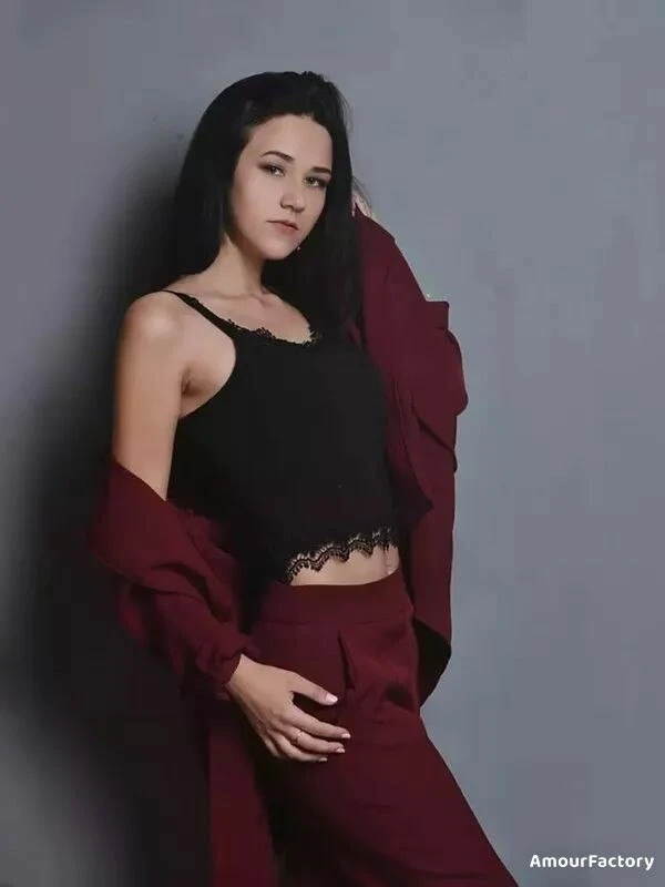 Yuliia Profile image 3
