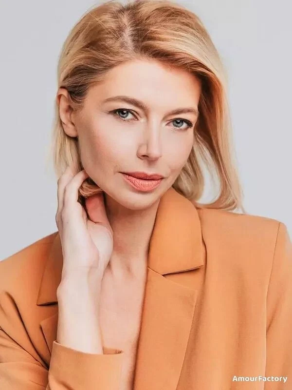 Vladislava, 43