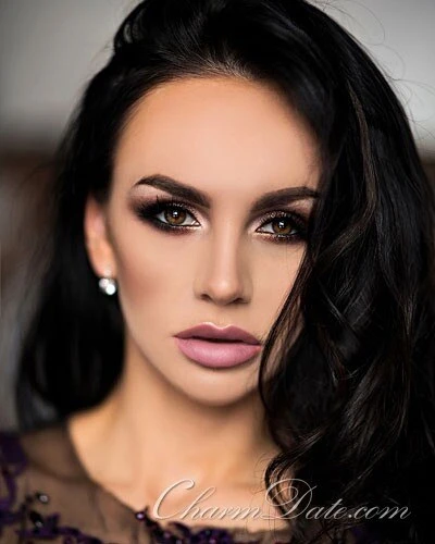Anna, 32