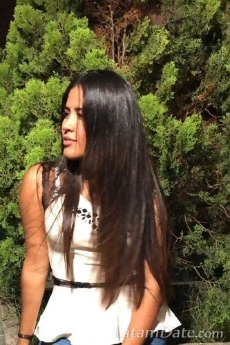 LUISA, 23